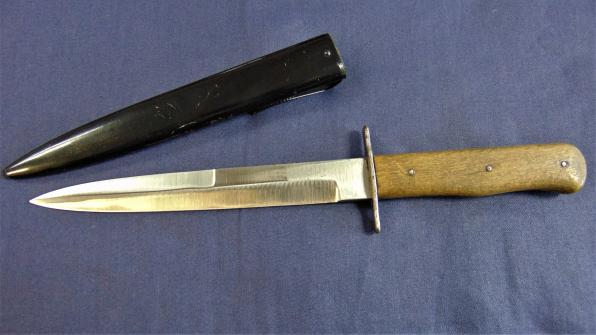 MINT LUFTWAFFE FIGHTING KNIFE