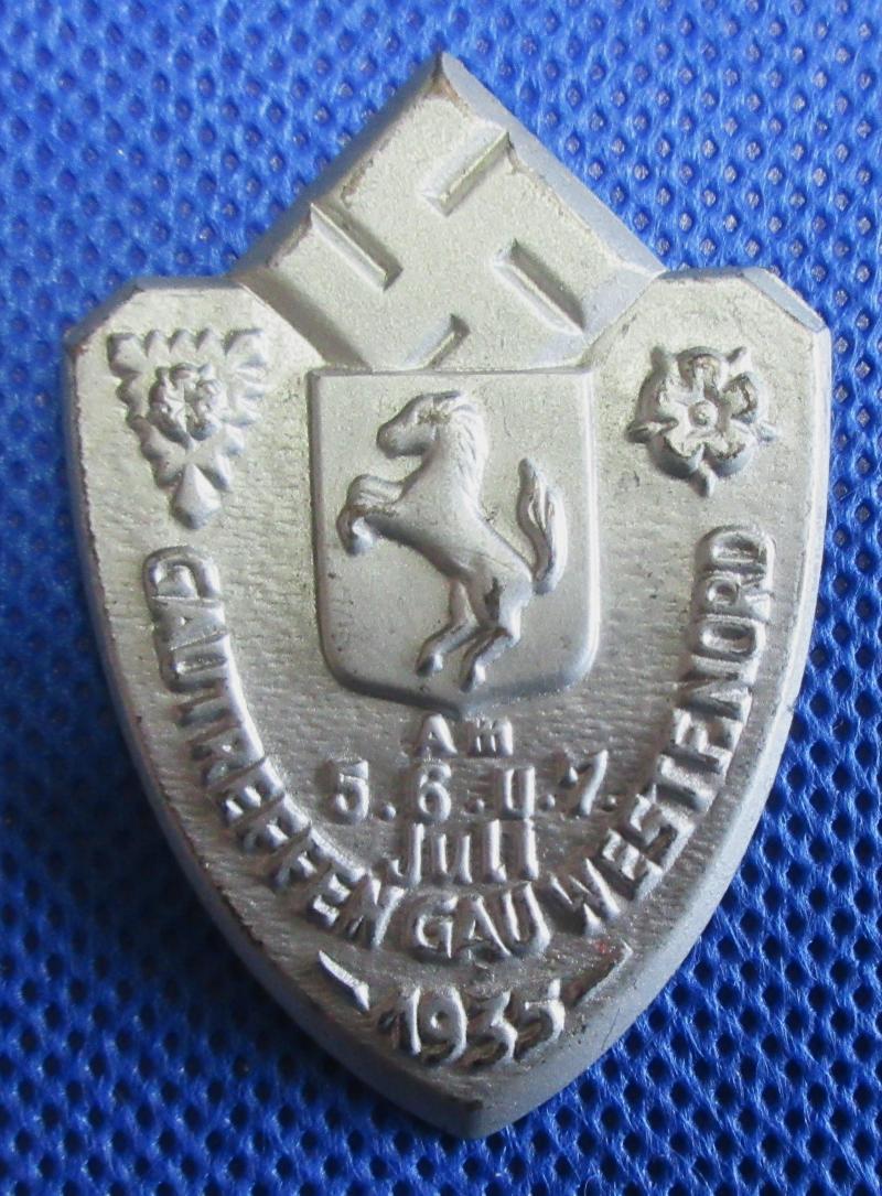 1935 DAY BADGE/TINNIE