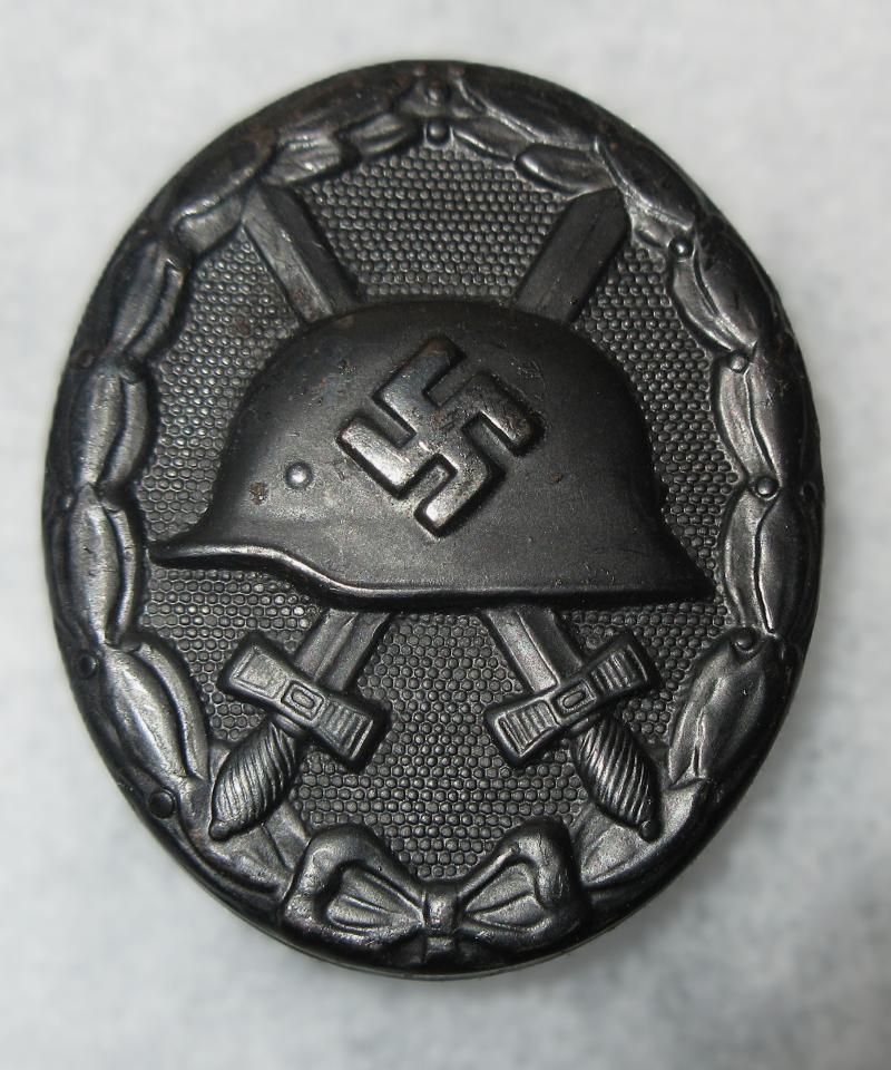 BLACK WOUND BADGE maker marked