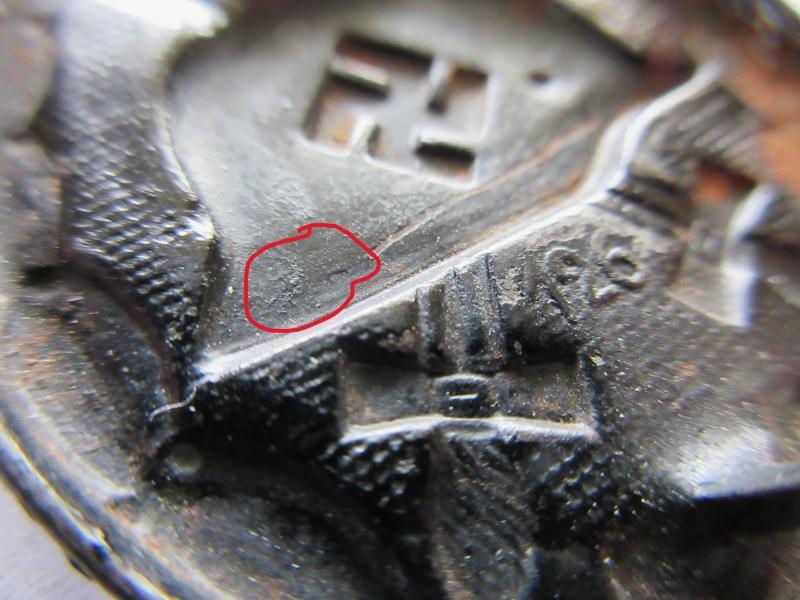 TRIPLE MAKER MARKED BLACK WOUND BADGE