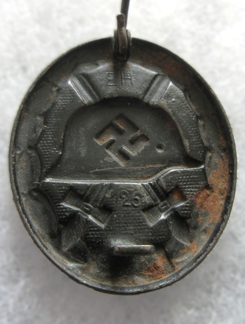 TRIPLE MAKER MARKED BLACK WOUND BADGE