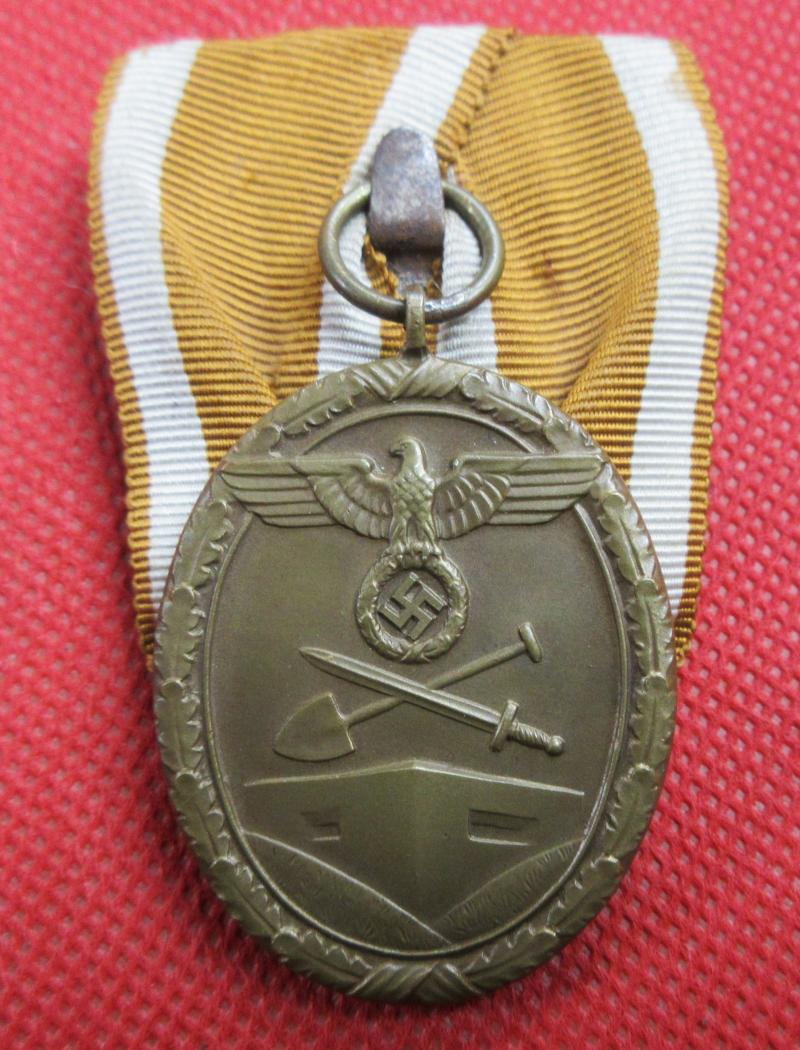 COURT MOUNTED WESTWALL MEDAL