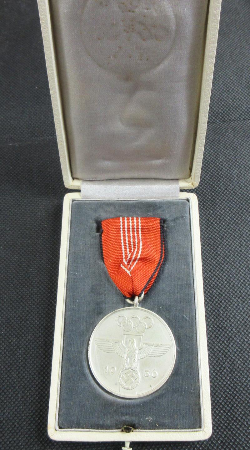1936 OYLMPICS GAME MEDAL & CASE