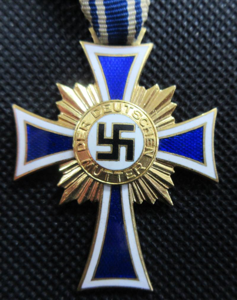 MOTHERS CROSS in GOLD & maker marked ISSUE CASE