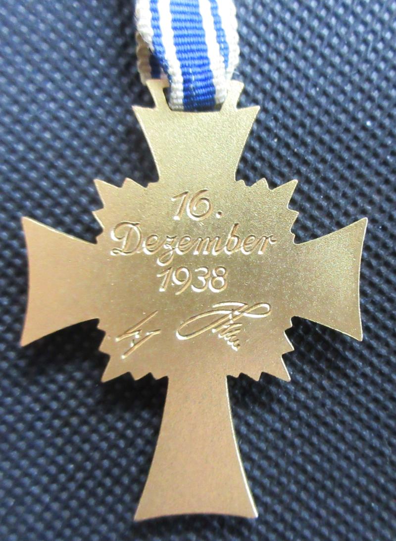 MOTHERS CROSS in GOLD & maker marked ISSUE CASE