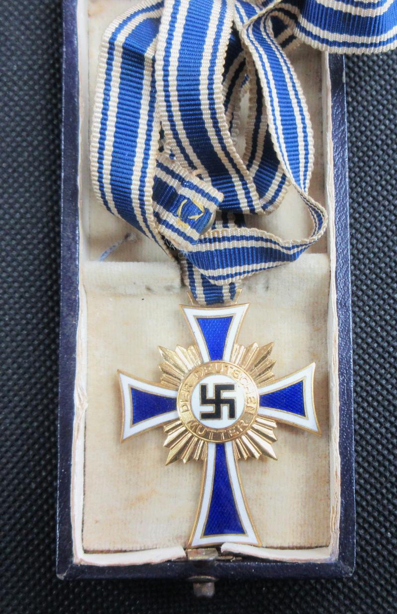 MOTHERS CROSS in GOLD & maker marked ISSUE CASE